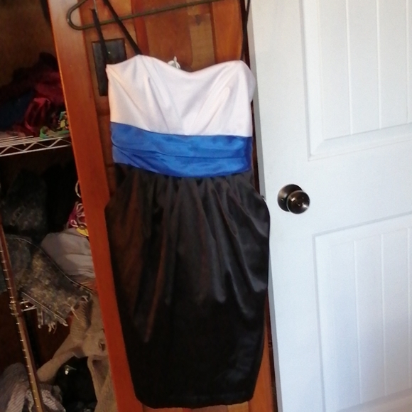 Dress - Picture 1 of 1